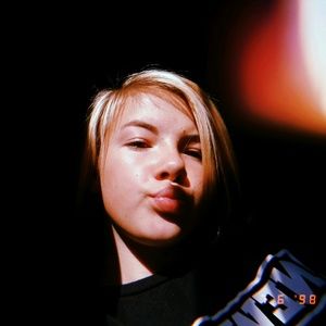 Meet your Posher, Alexis